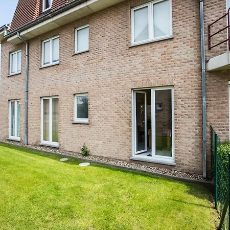 With Two Bedrooms And Garage Box דירה